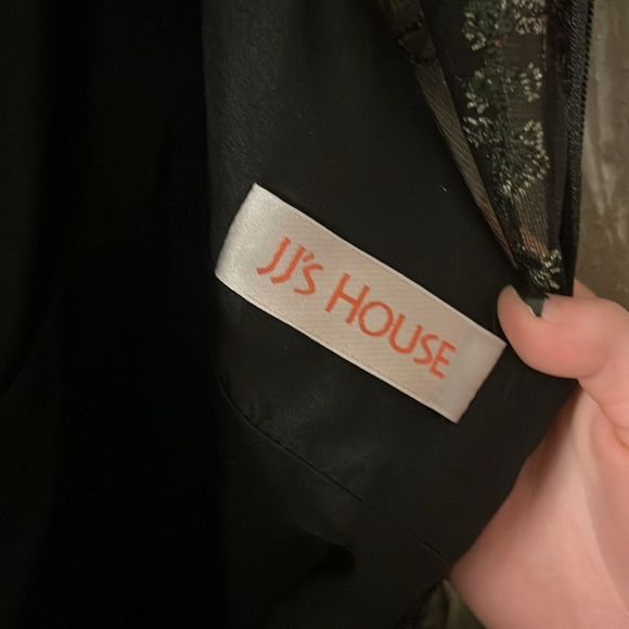 Size 2 like new dress - Picture 2 of 5